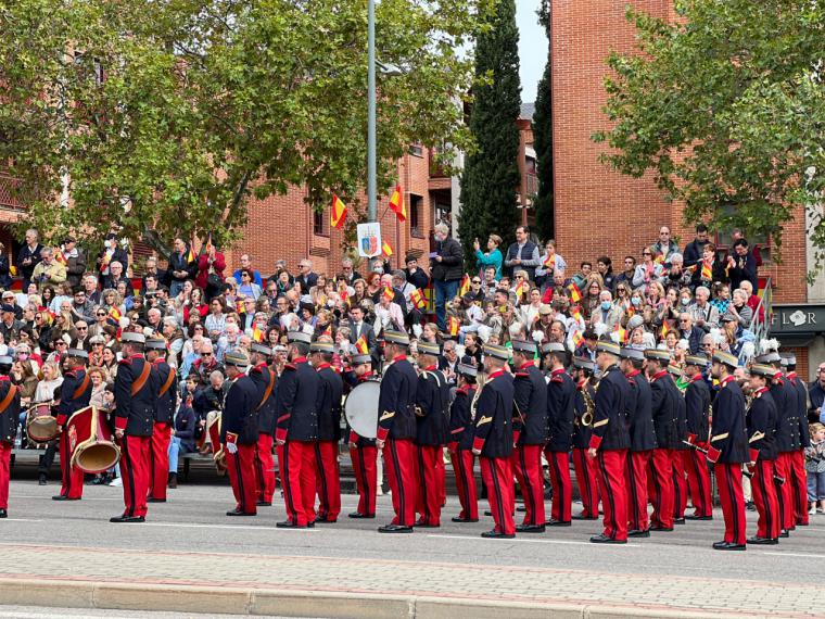 Pozuelo de Alarcón rinde homenaje a la bandera de España