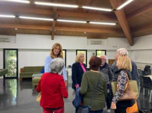 Paloma Tejero visita el Centro de Mayores de Prado de Torrejón