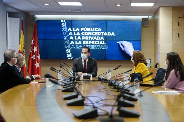 Aguado defiende un “sí rotundo a la libertad de elección educativa” frente a la LOMLOE