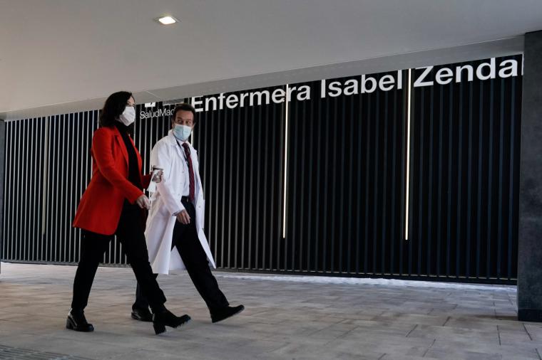 Díaz Ayuso defiende que el Hospital Enfermera Isabel Zendal es el “más seguro y preparado” de España para la lucha contra el COVID-19 y denuncia la “campaña política y de desprestigio que está soportando” el centro