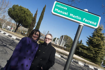El Ayuntamiento dedica una de las principales glorietas de acceso a la ciudad al periodista Manuel Martin Ferrand
