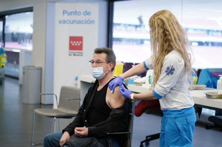 La Comunidad de Madrid comienza a vacunar la próxima semana frente al COVID-19 a población de 77, 78 y 79 años en los centros de salud