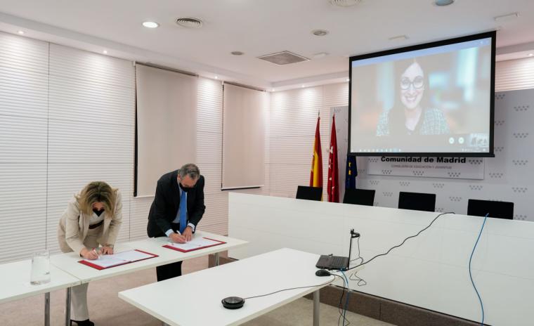 La Comunidad de Madrid sella un acuerdo para que todos los centros educativos puedan usar los servicios de Office 365