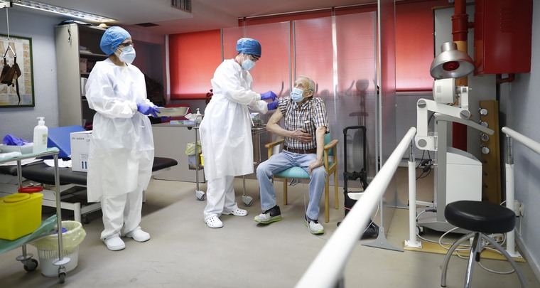 La Comunidad de Madrid comienza el proceso de vacunación contra el COVID-19 en tres centros sociosanitarios