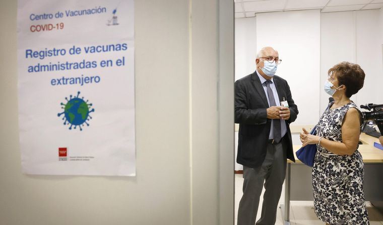 La Comunidad de Madrid facilita el certificado que acredita la vacunación contra el COVID-19 en un país extranjero