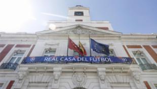 La Comunidad de Madrid engalana la Real Casa de Correos por la final de la Champions League