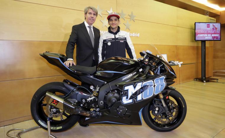 Garrido recibe a Jorge Martín, primer madrileño campeón del Mundo de Motociclismo