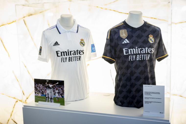 Iker Casillas inaugura la exposición“Pegada al Corazón” en LaFinca Grand Café