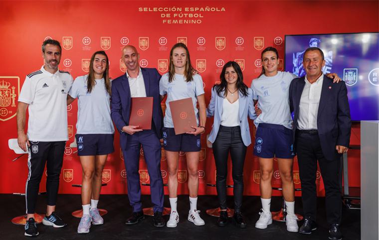 La selección española femenina de fútbol ganará en premios lo mismo que la masculina