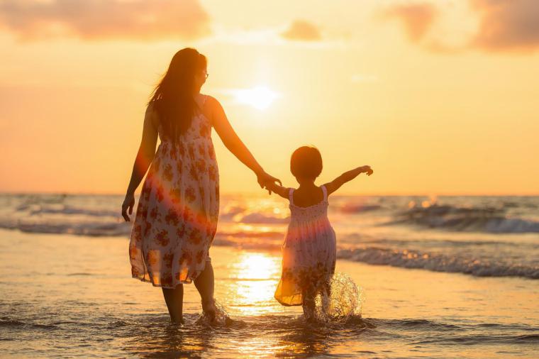 Seis de cada diez mujeres encuestadas afirman que tener hijos limita su carrera e ingresos