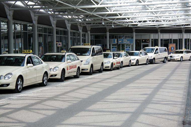 La Comunidad de Madrid autoriza una moratoria de dos años al taxi para usar vehículos con más de 10 años de antigüedad