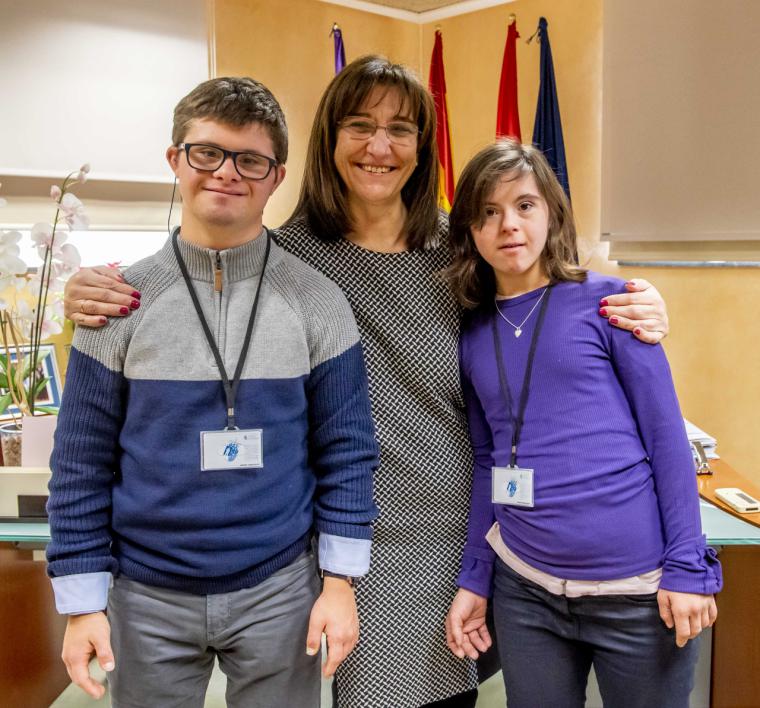 Tres alumnos con discapacidad de la Fundación Gil Gayarre se incorporan a la plantilla municipal para realizar prácticas laborales