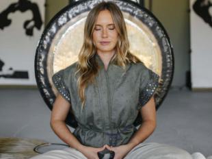 Tres ejercicios de breathwork para desconectar (de verdad) del trabajo