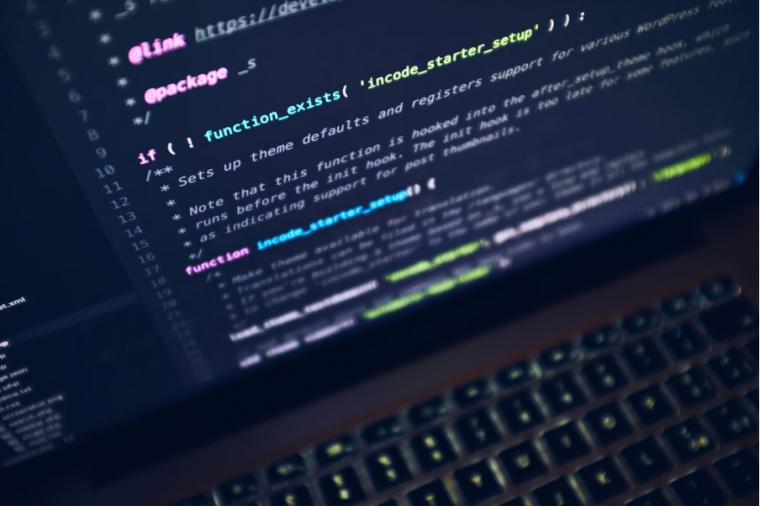 Mistral Code es la nueva inteligencia artificial que revoluciona la forma de programar