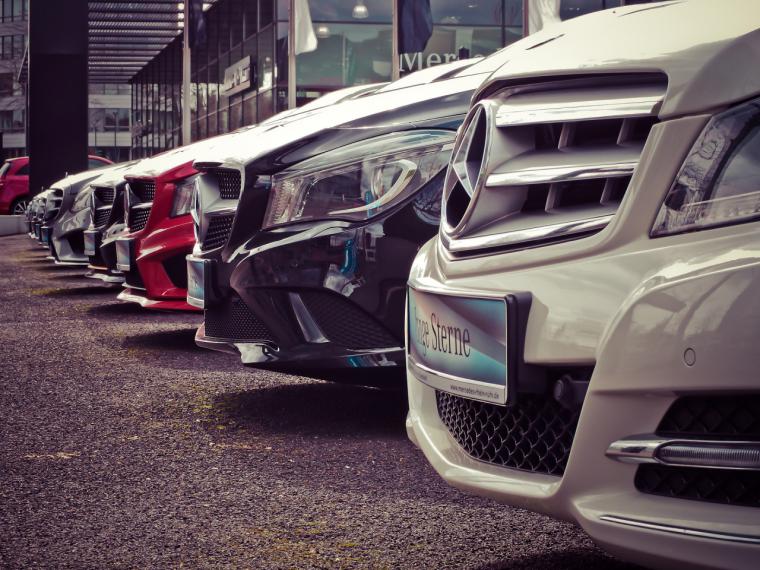 Las ventas de coches se derrumban: así ha sido su evolución y así es su cara B