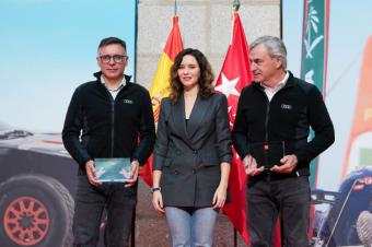 Díaz Ayuso homenajea a Carlos Sainz tras su triunfo en el Dakar, “el mejor piloto de rallys del mundo”