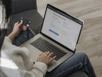 Nueva oleada de SMS fraudulentos suplanta a bancos españoles