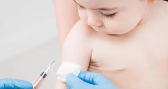 La Comunidad de Madrid compra 52.000 dosis de la vacuna que inmuniza a los menores de 6 meses contra la bronquiolitis