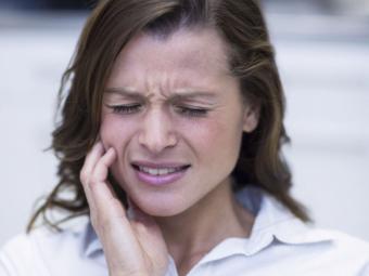 Rechinar los dientes: el mal que pasa desapercibido y cómo evitarlo