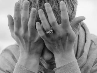 Hombres, jóvenes y personas mayores, los grandes olvidados de la migraña