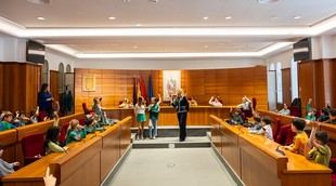 Casi 800 estudiantes exploran su Ayuntamiento en un programa educativo