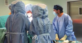 El Hospital público de la Cruz Roja de la Comunidad de Madrid mejora los resultados de las intervenciones de hombro con una prótesis pionera en España