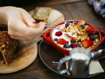 Claves nutricionales para gestionar los cambios hormonales y prevenir la osteoporosis