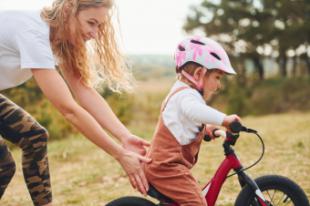 Consejos para enseñar a montar en bici a nuestros hijos
