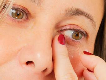 10 errores que cometes al usar el contorno de ojos que envejecen tu mirada