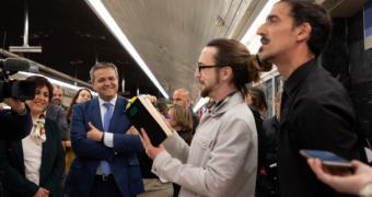 La Comunidad de Madrid transforma los trenes y andenes de Metro en improvisados escenarios en la décima edición de CronoTeatro