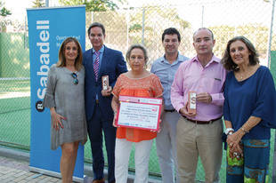 Avansis entrega la recaudación del IV Torneo de Pádel a Cruz Roja Pozuelo