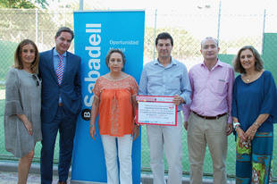 Avansis entrega la recaudación del IV Torneo de Pádel a Cruz Roja Pozuelo