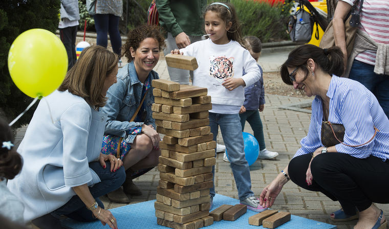 Las familias de Pozuelo se reúnen en la Avenida de Europa para celebrar su día con juegos y talleres