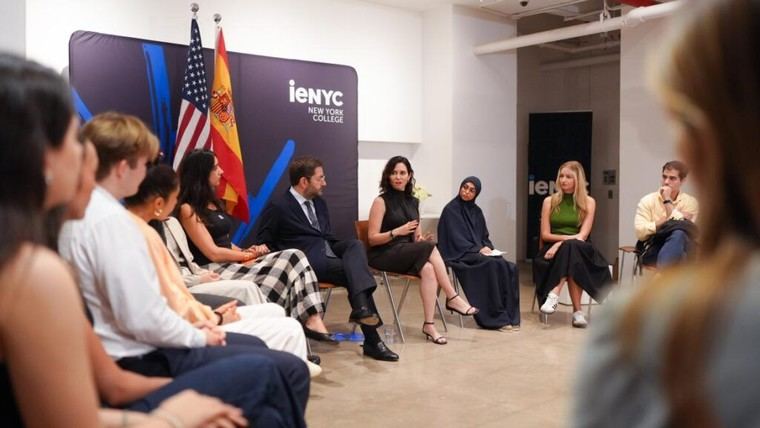 Díaz Ayuso invita a estudiantes de Nueva York a explorar oportunidades en Madrid
