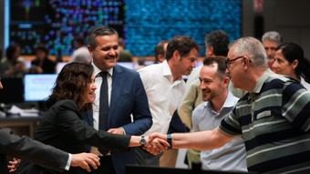 Díaz Ayuso elogia a los trabajadores de Metro por su labor durante el apagón