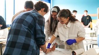 Díaz Ayuso anuncia la duplicación de colegios públicos que ofrecerán Secundaria en Madrid