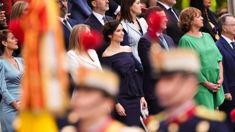 Díaz Ayuso expresa su orgullo en el Desfile de la Fiesta Nacional