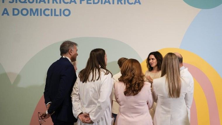 Ayuso destaca el éxito de la Unidad de Hospitalización Psiquiátrica a Domicilio para niños