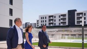 Ayuso entrega llaves de 524 viviendas asequibles en Boadilla del Monte