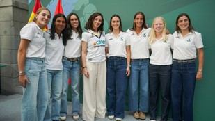 Díaz Ayuso celebra el éxito de los equipos de hockey del Real Club de Campo Villa de Madrid