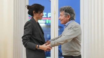 Carlos Soria, el alpinista de 86 años, es recibido por Díaz Ayuso tras su ascenso al Manaslu