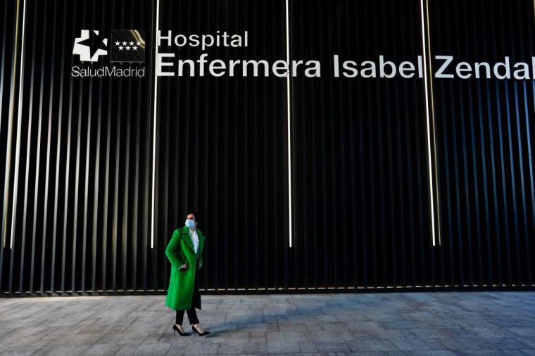 La Comunidad de Madrid centraliza la vacunación de los mutualistas mayores de 80 años en el Hospital Enfermera Isabel Zendal y con dosis de Moderna