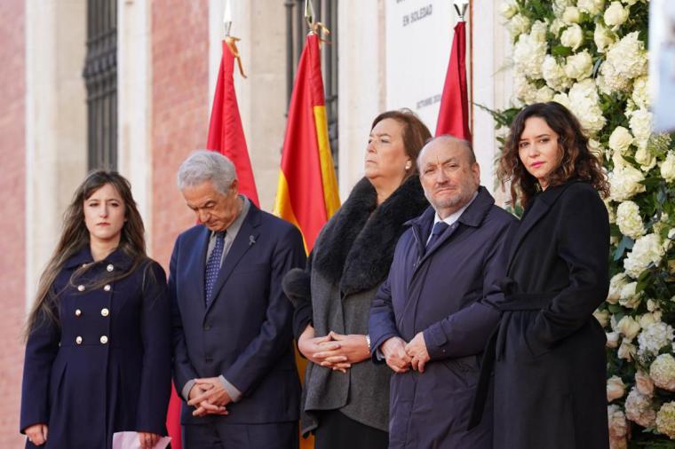 Díaz Ayuso recuerda a las víctimas en el 20º aniversario del 11-M: “Nada ni nadie pueden condicionar nuestro camino por la amenaza, el miedo o el chantaje”