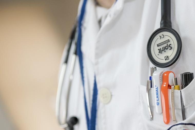 La Comunidad de Madrid aprueba la subida salarial para más de 5.200 médicos de Atención Primaria