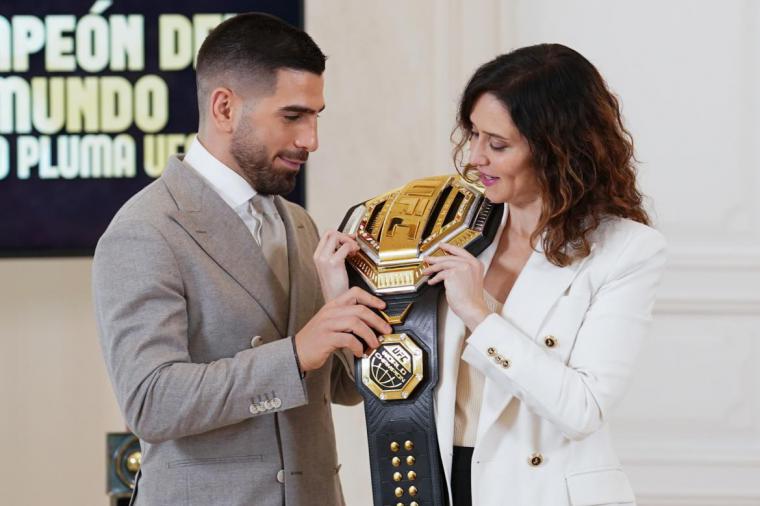 Díaz Ayuso felicita al campeón del mundo Ilia Topuria: “Estamos muy orgullosos de tu ejemplo y cariño que siempre profesas a España”