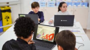 La Comunidad de Madrid limita el uso individual de dispositivos digitales en Infantil y Primaria
