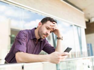 80 % de los profesionales atiende llamadas o mensajes fuera de su jornada