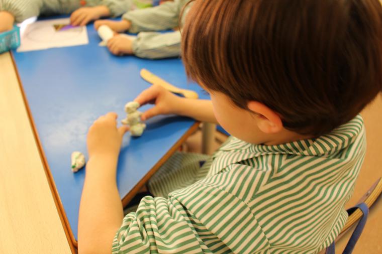 El PSOE denuncia el préstamo de bienes a colegios y entidades privadas en detrimento de colegios públicos