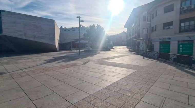 Pozuelo mejora la limpieza de la Plaza del Padre Vallet con productos ecológicos