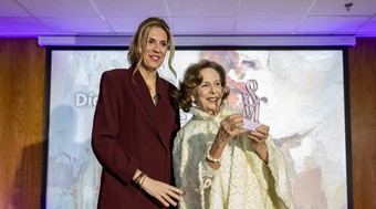 Pozuelo reconoce a Nati Cañada con su primer Premio 8 de Marzo